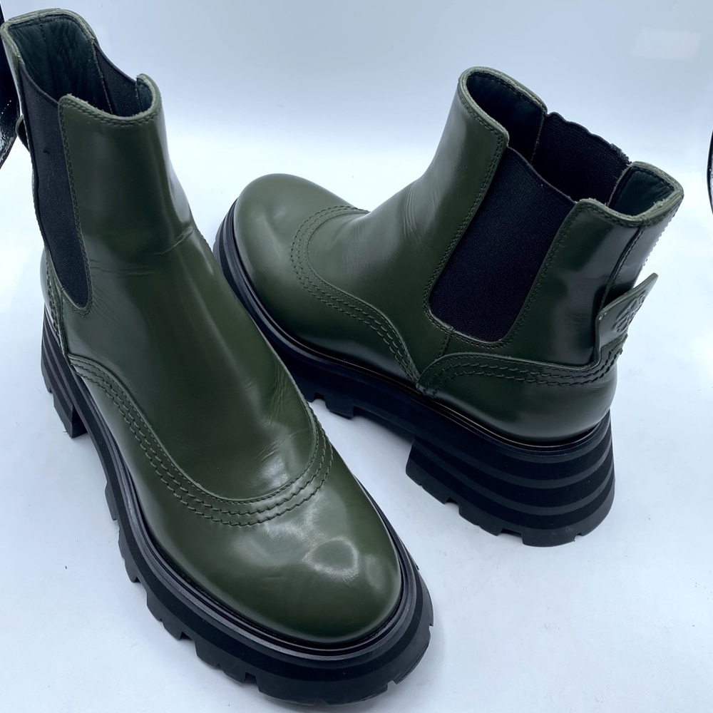 Alexander McQueen Wander Ridget-Sole Chelsea Boots